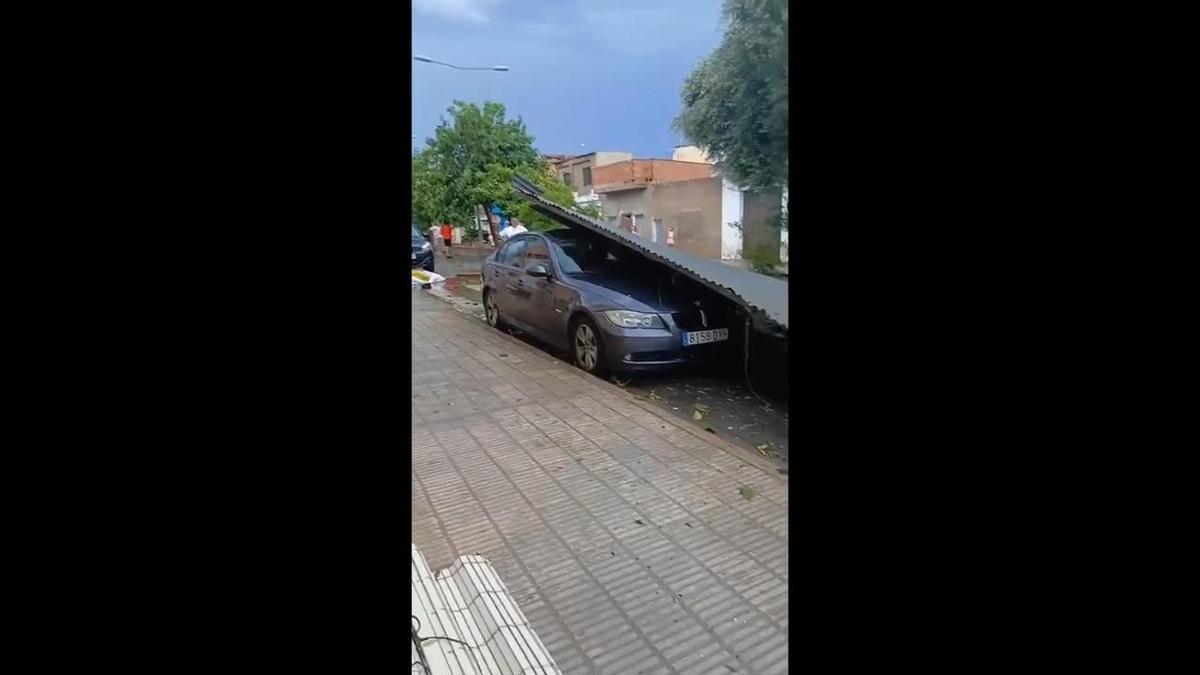 Vientos huracanados de hasta 150 km/h siembran el caos en Carcaixent, Alberic y Algemesí