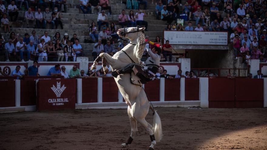 Los rejoneadores salvan la tarde en la Plaza de Toros de Zamora