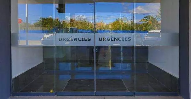 El hospital de Llíria abre  con muebles prestados