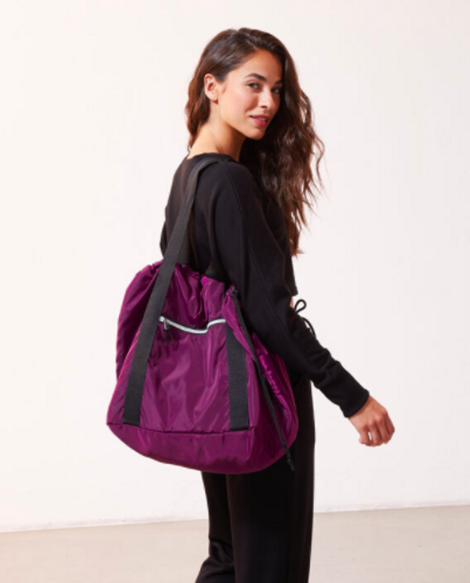 Bolsa deportiva en color ciruela