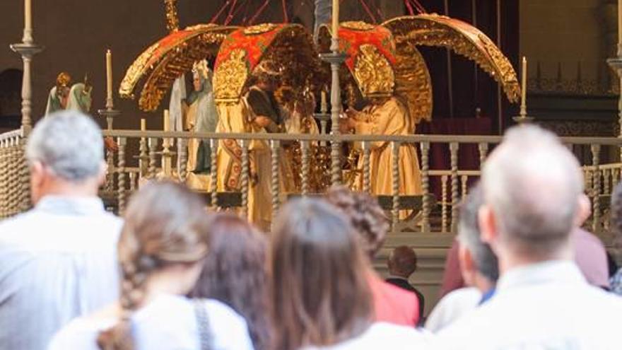 La coronación de la Virgen de la Asunción en el cielo de Santa María fue el momento más esperado del ciclo extraordinario del Misteri.