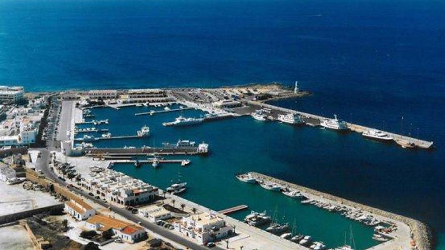 Vista general de la dársena deportivo pesquera de Formentera Mar en el puerto de la Savina.