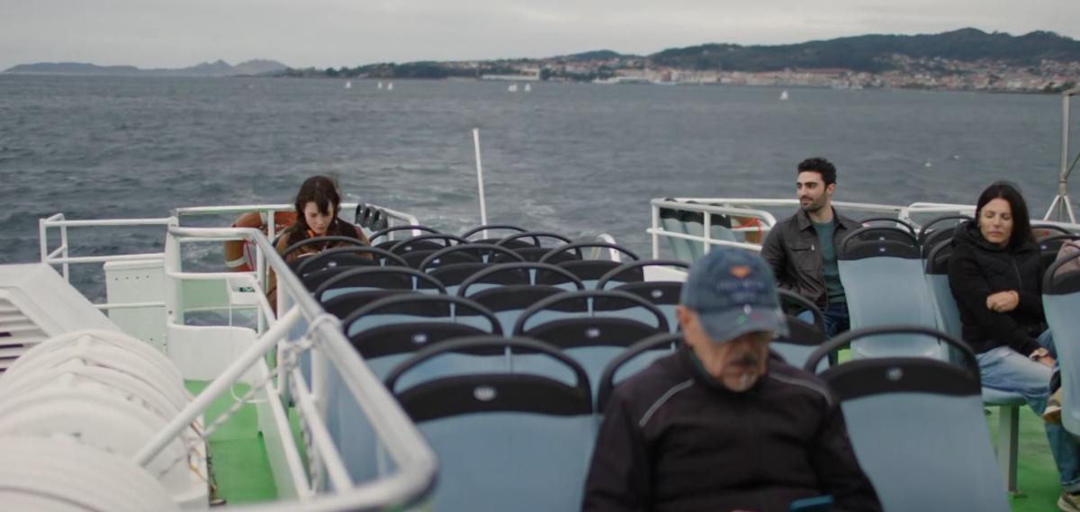 Catamarán entre Cangas y Vigo en la serie "Ágata y Lola".