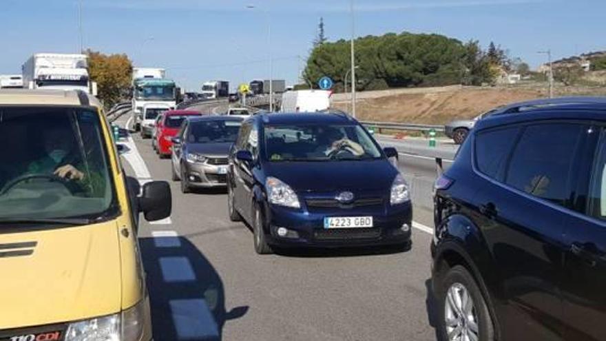 Cues a la C-55 a Manresa per un xoc als Comtals