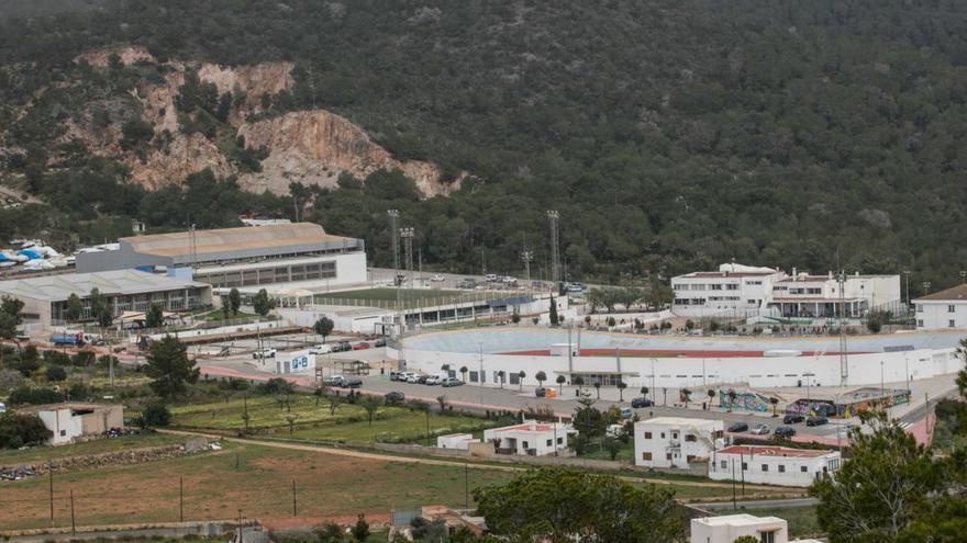 Vista general del comp`lejo deportivo de Can Coix, en Sant Antoni. | VICENT MARÍ