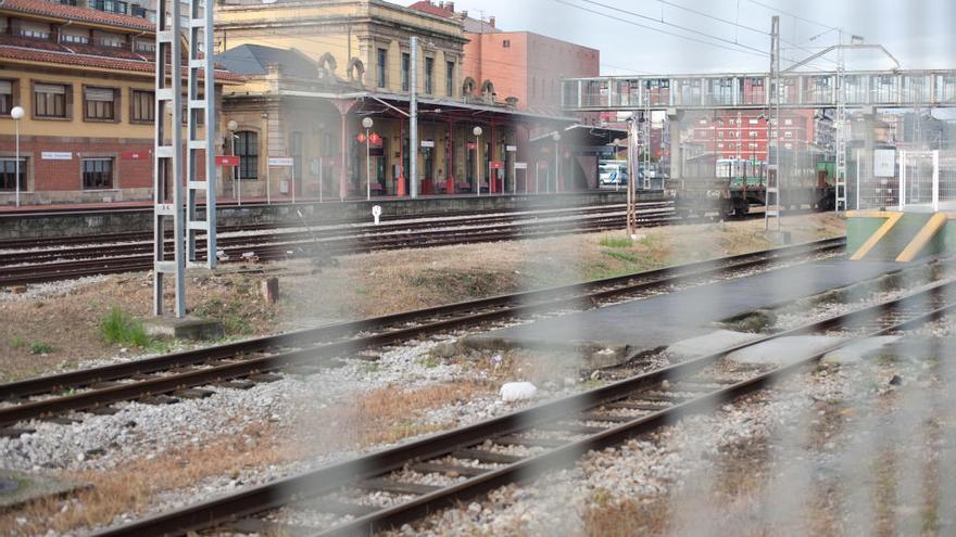 Trenes cada media hora de Oviedo a Avilés y enlace con los de Madrid, objetivos del plan de Fomento