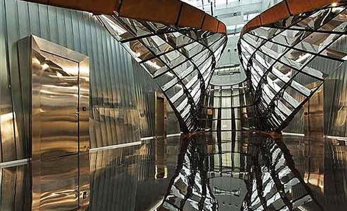 Vestíbul del Singapore FreePort. Situat a prop de l’aeroport de Changi (Singapur), és un complex d’alta seguretat destinat a guardar metalls preciosos o objectes de gran valor. Va començar a funcionar fa un any i la gran part de l’espai està ocupada per obres d’art. Encara que també hi ha, per exemple, vins rars, antiguitats, joies o alfombres..