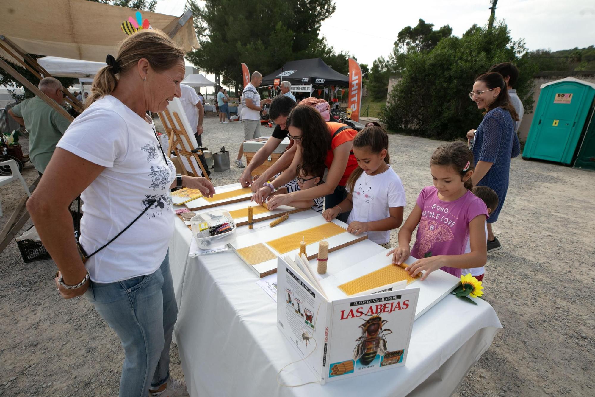 Mira aquí todas las imágenes del mercado artesanal de les festes de Sant Rafel