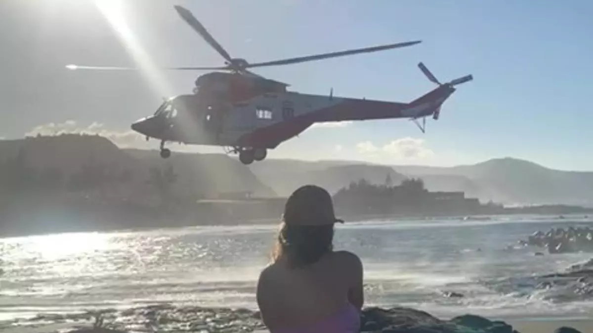 Rescatado un surfista en apuros en la playa de El Puertillo