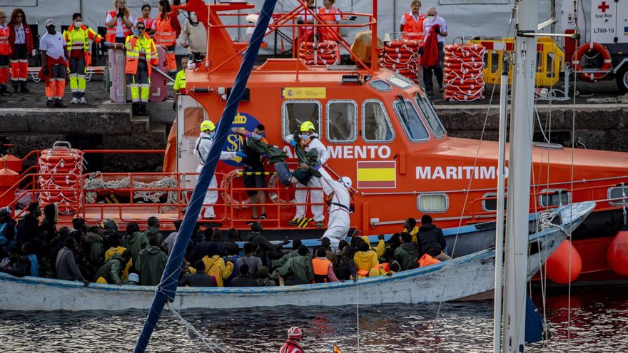 Cayucos Carry Nearly 150 Migrants to Tenerife and El Hierro