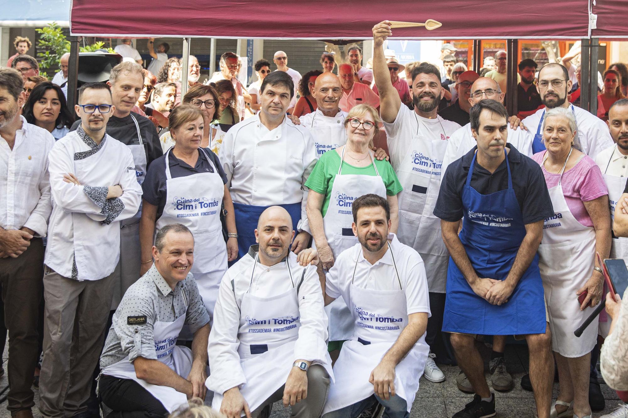 Marc Ribas cuina un "Cim i Tomba", el plat tradicional de Tossa de Mar, enmig del poble