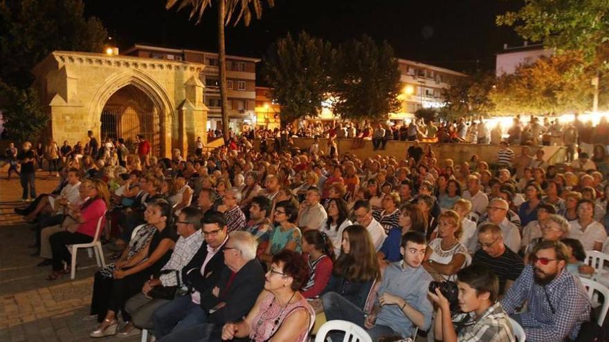 Un pregón lleno de aspiraciones socioculturales inaugura la Velá