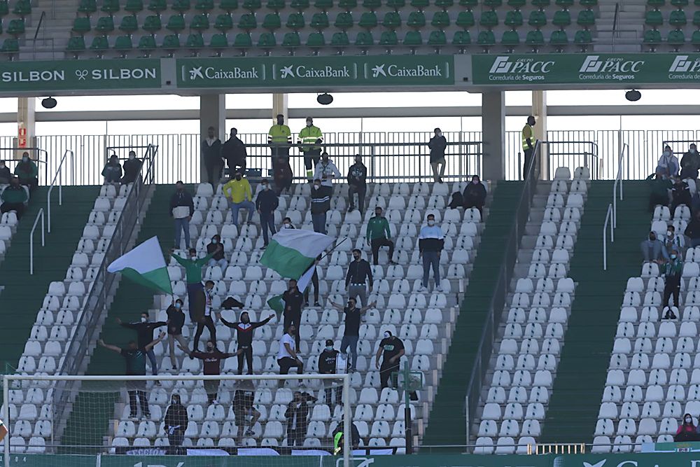 Aficionados asistentes al encuentro Córdoba CF-Betis B