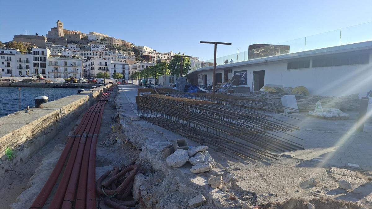 Aspecto de las obras en uno de los muelles hace varios días.