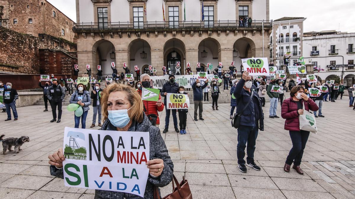 Protesta contra la mina.