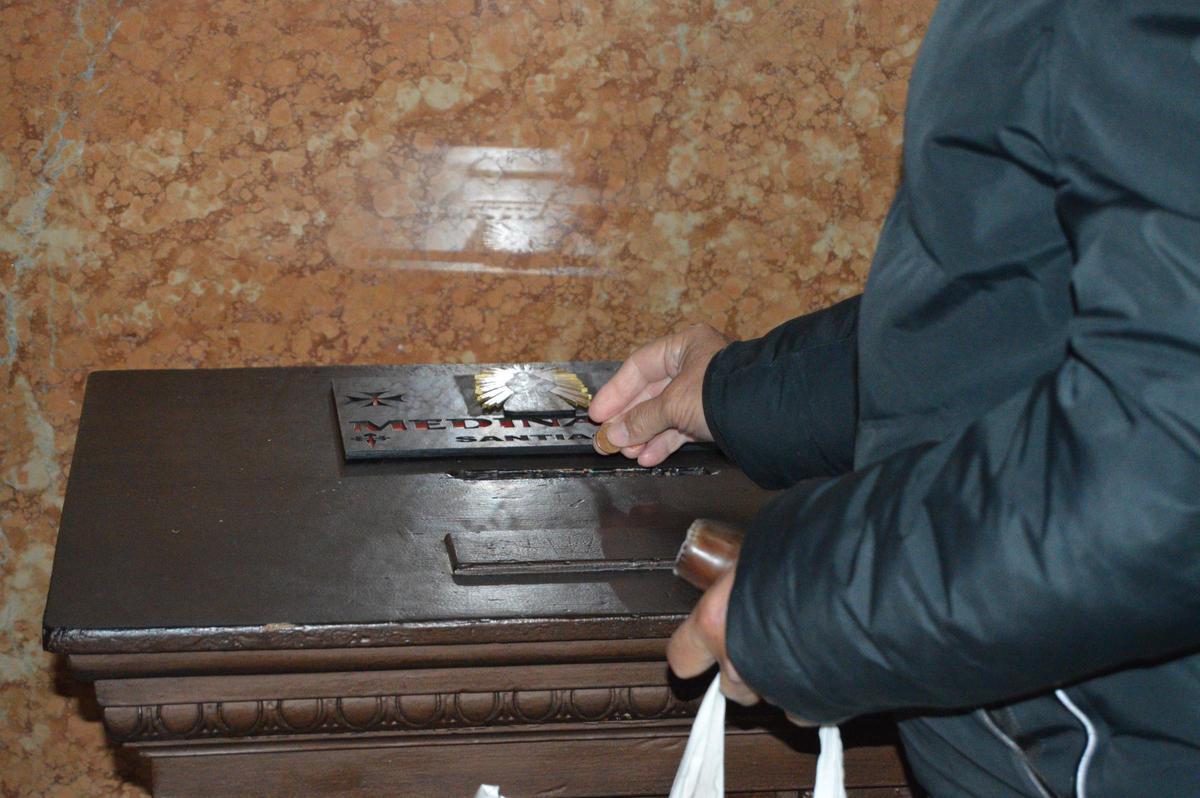 "Siempre se cumple uno": la fe de las tres monedas en el Cristo de Medinaceli