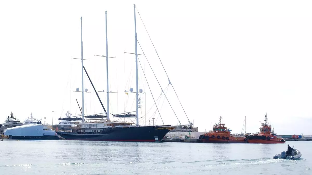El deslumbrante yate 'Koru' de Jeff Bezos, fundador de Amazon, regresa a Mallorca para su puesta a punto de verano