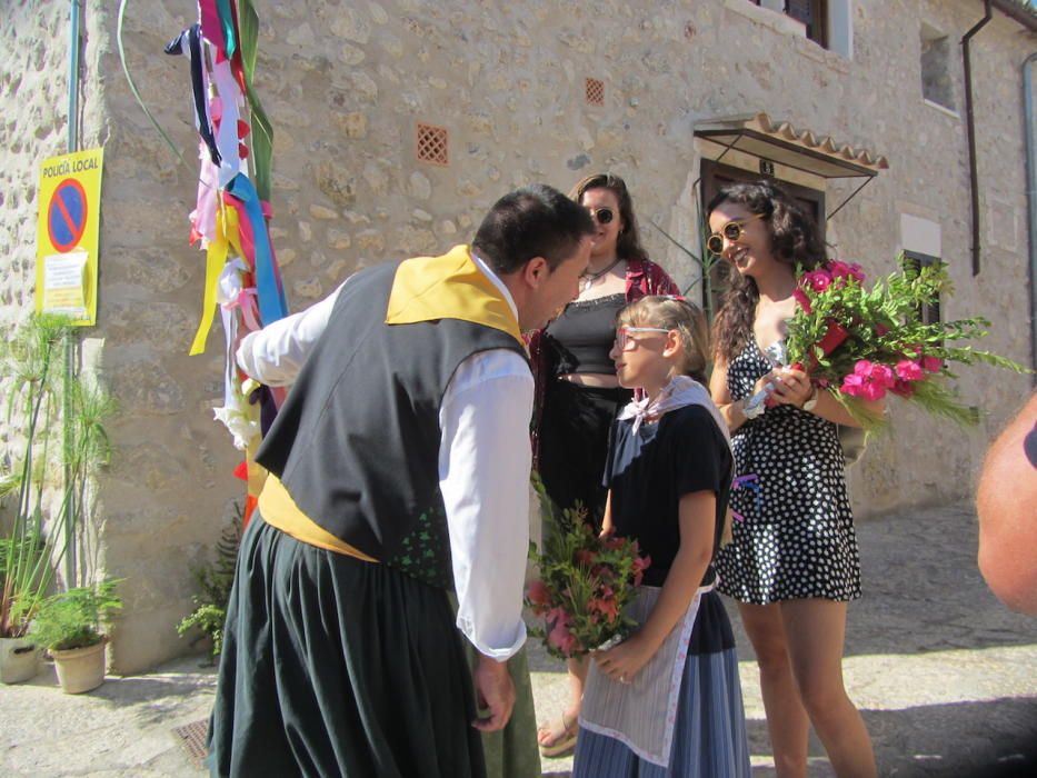 El Fadrí Major de Moscari corteja a las solteras en honor a la patrona Santa Anna