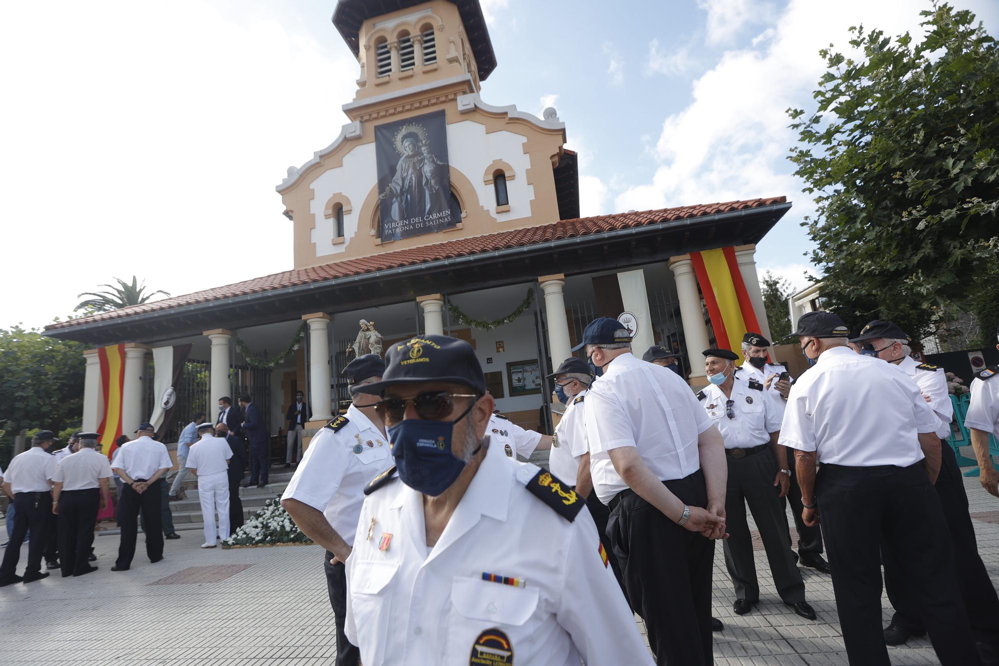 Misa del Carmen en Salinas oficiada por el arzobispo, Sanz Montes