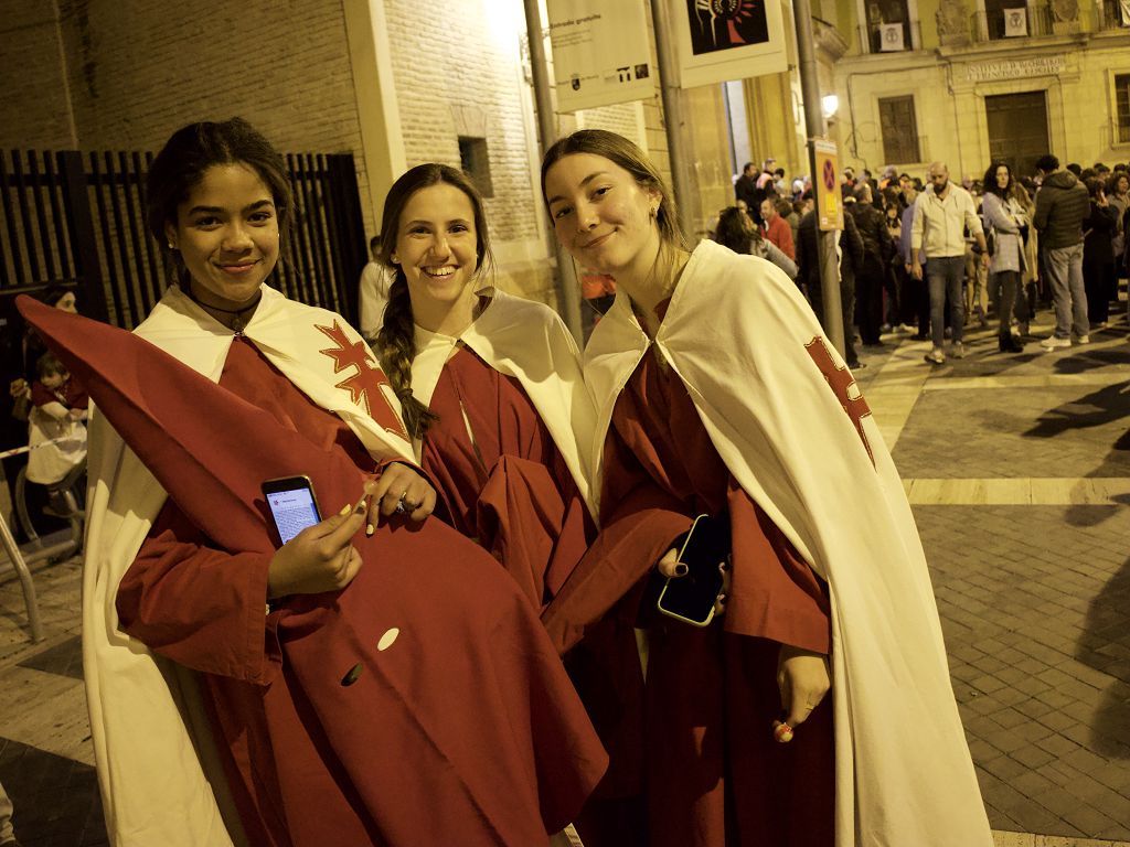 La Cofradía de la Salud vive su fe en el interior de San Juan de Dios de Murcia.