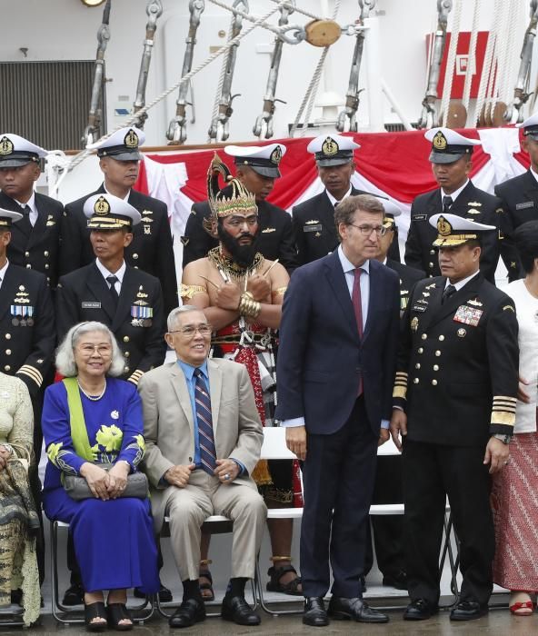 Acto de entrega del Bima Suci a la Armada de Indon