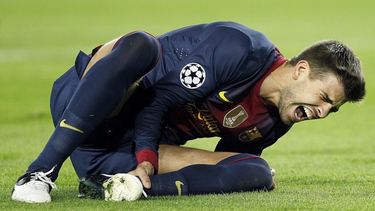 Gerard Piqué se lamenta tras lesionarse el pasado 19 de septiembre.