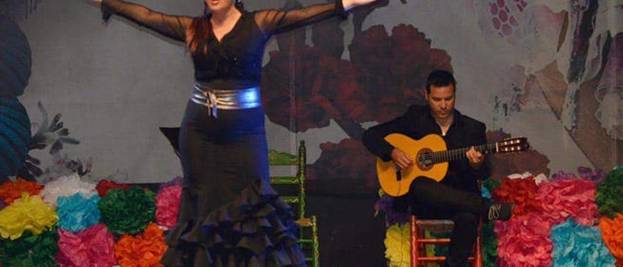 La artista canaria Laura Doreste en una actuación en un tablao flamenco.