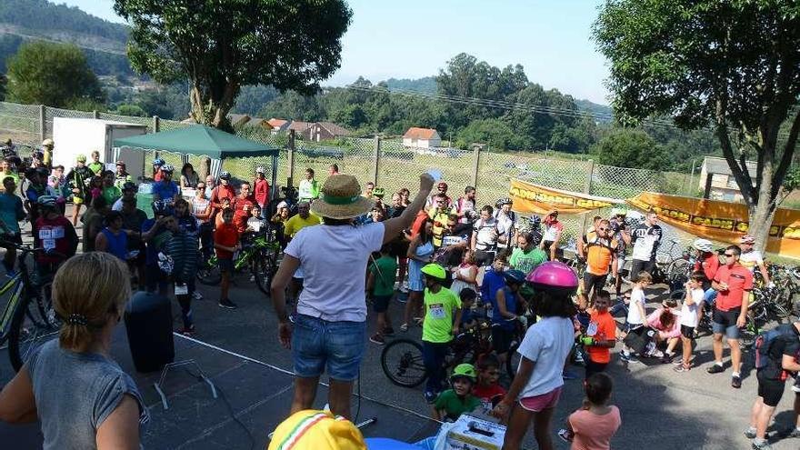 Concentración de ciclistas en Meiro el pasado domingo. // Gonzalo Núñez