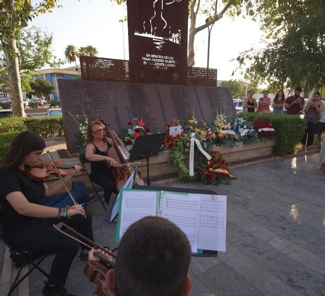 Homenaje a los fallecidos en la siderurgia del Port de Sagunt