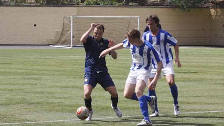 Imagen del partido Universidad-Cerro Reyes de esta temporada. i LP/DLP