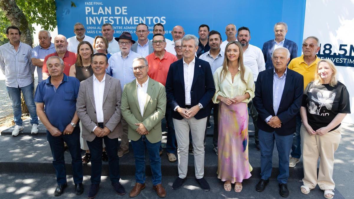 El presidente de la Xunta, Alfonso Rueda, en la visita a las instalaciones de la futura residencia de Piñor, en Ourense