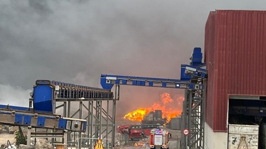 Un juzgado de Lanzarote investiga el incendio que tuvo lugar en 2024 en el vertedero de Zonzamas