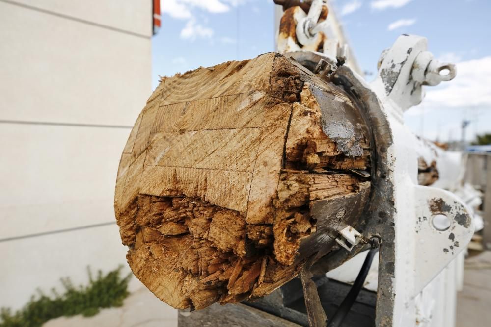 El Ayuntamiento retira el bauprés, el trinquete y el palo mayor para evitar el riesgo de caída