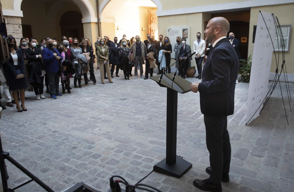 Inauguración de la exposición "La moda y su significado", en el Palacio del Cervelló.