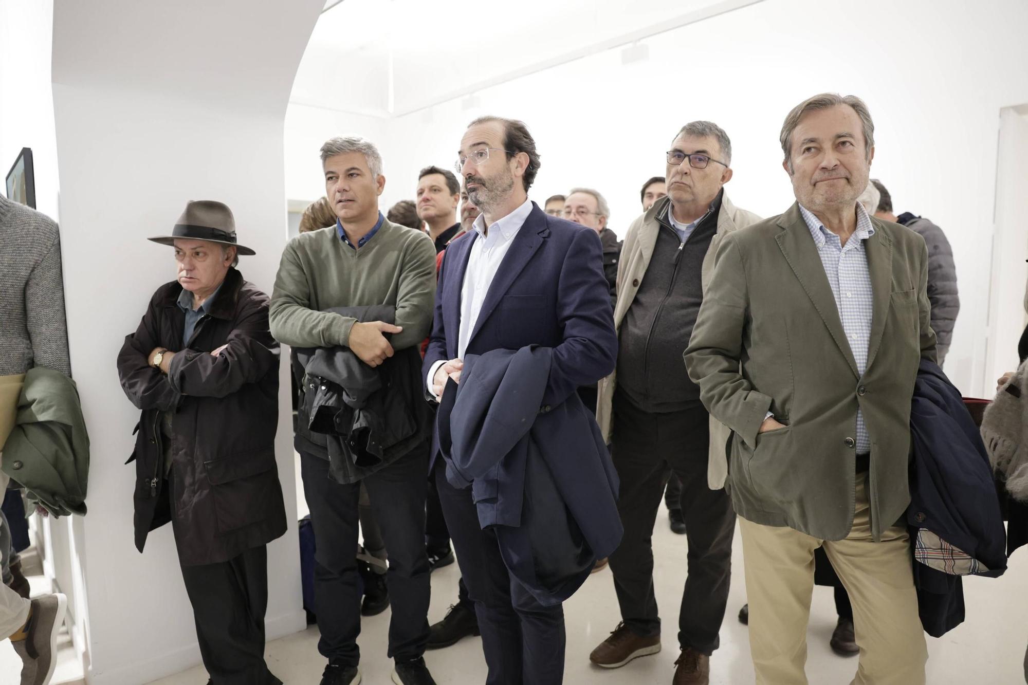 FOTOS | José Carlos Llop llena la sala Pelaires de Palma en la presentación de 'Gomila 70's'