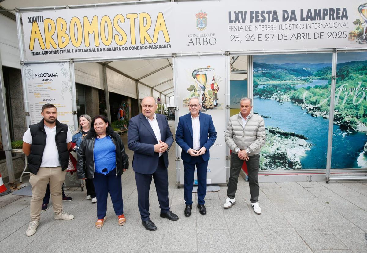 Sobre estas liñas, inauguración da Arbomostra en 2025. Á esquerda, Festa da Lamprea en 2025.  | // D.P.