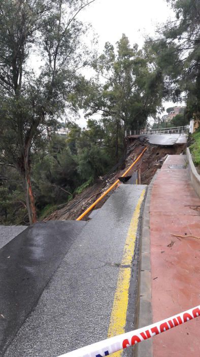 Socavón en la calle Andaluces.