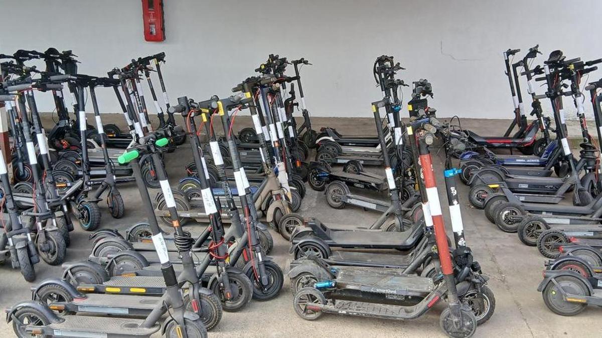 La Policía Local de Córdoba retira 231 patinetes a sus propietarios en el último mes y anuncia que mantendrá la campaña todo el año