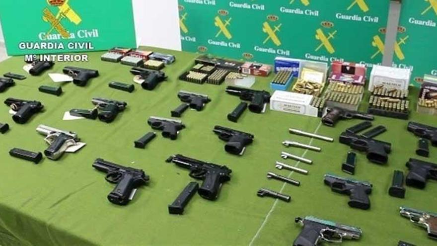 Detenidas en Badajoz y en varias provincias 30 personas por vender ilegalmente armas