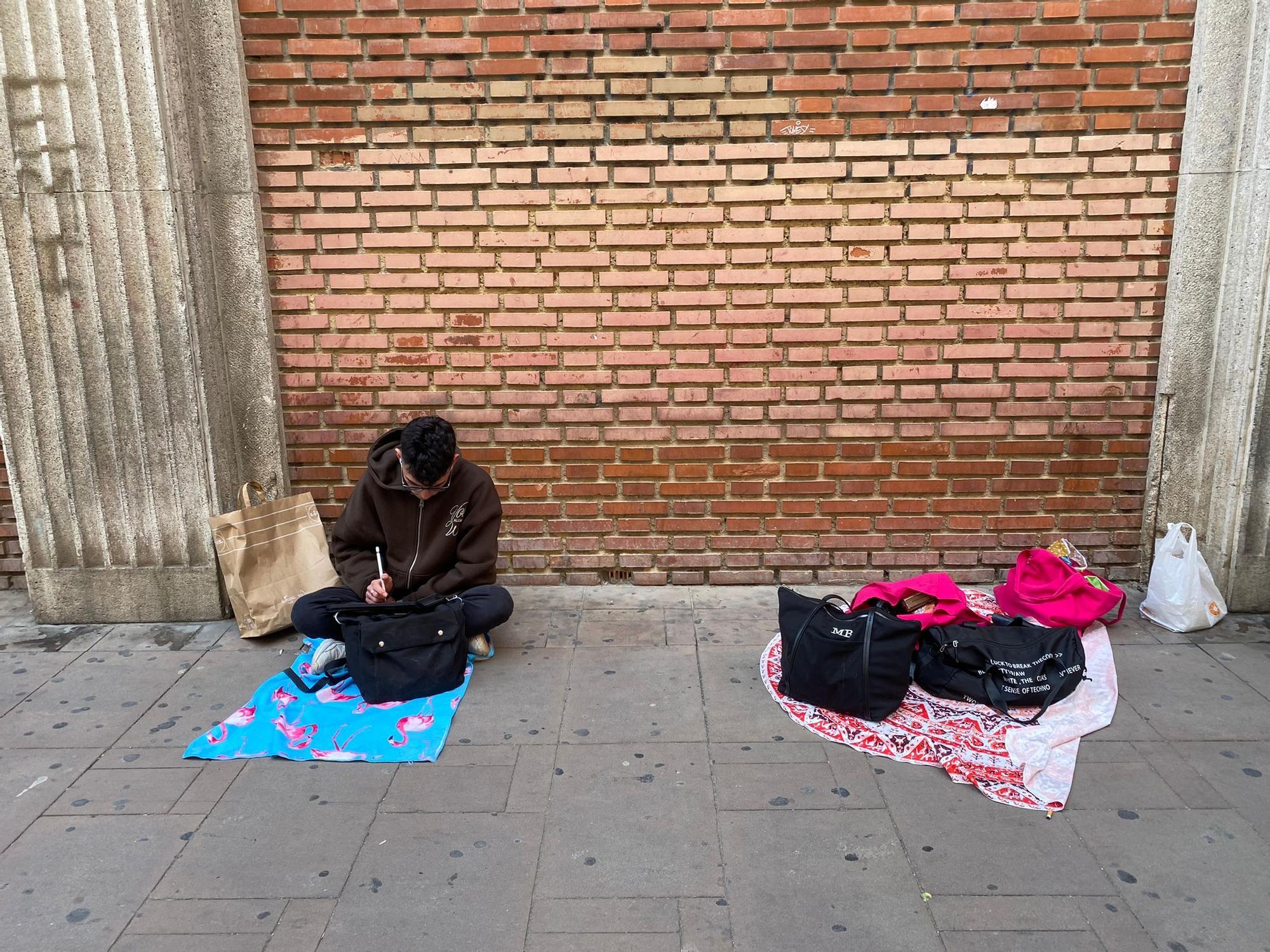 Colas en València para el concierto de Bad Gyal doce horas antes