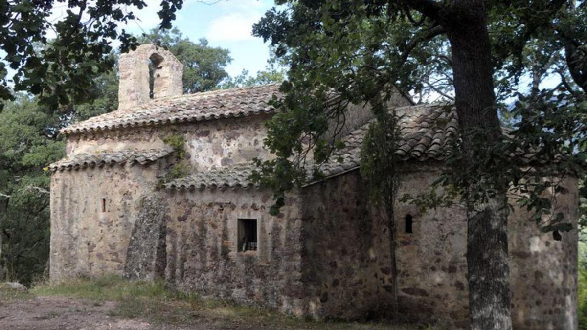 L’ermita de Sant Esteve del Llop, a Darnius | JORDI MESTRE