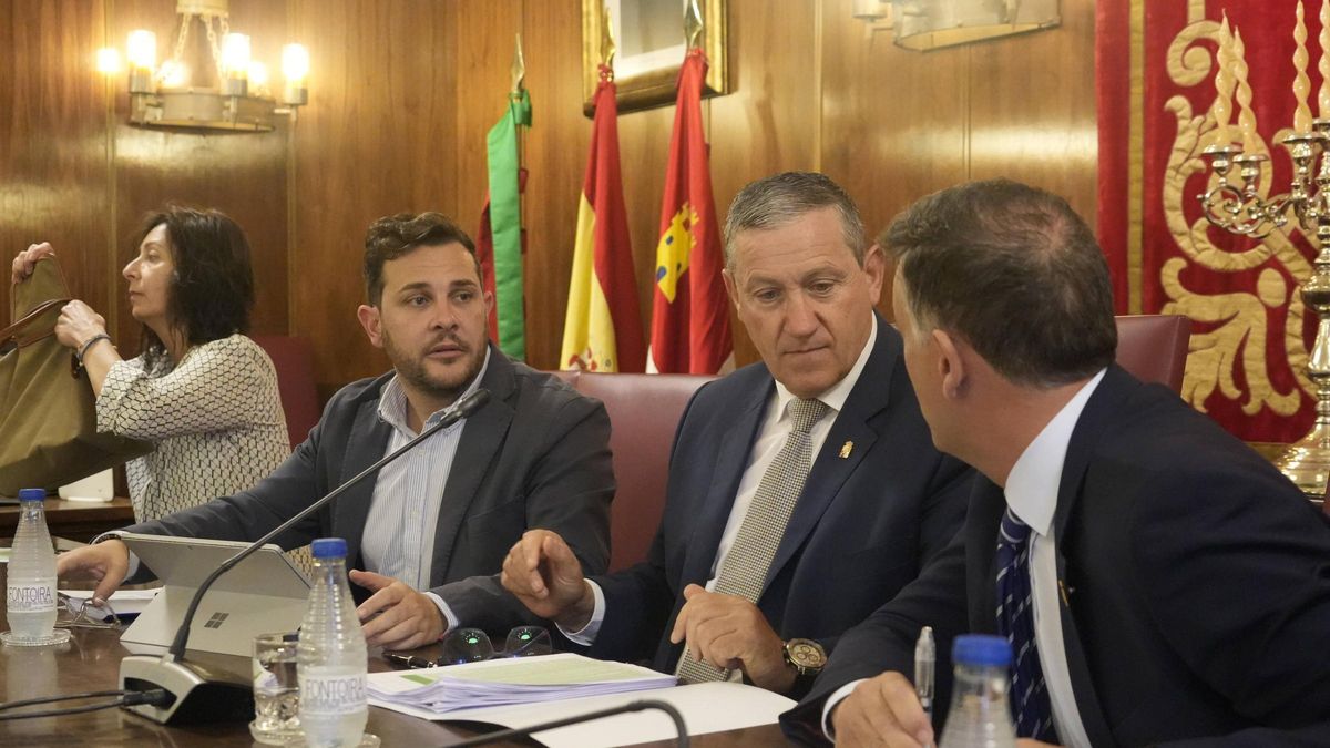Javier Faúndez, presidente de la Diputación de Zamora, en el Pleno.