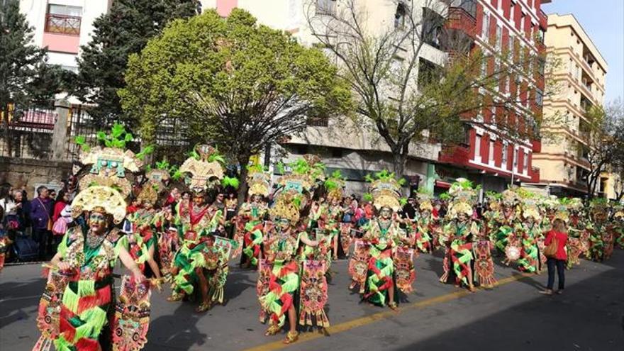 Los cuatro desfiles del carnaval congregan a 56.000 espectadores