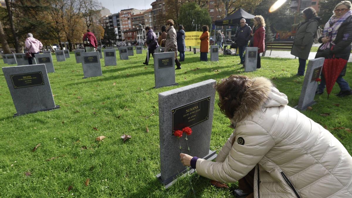 En imágenes: Avilés calienta motores para la gran marcha del 25N