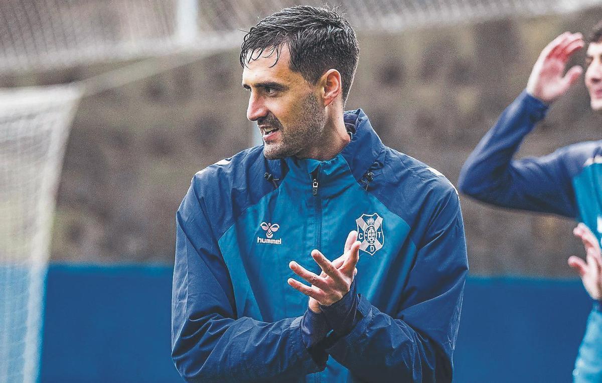 Jesús de Miguel, en un entrenamiento del Tenerife.