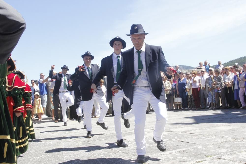 O Hío baila para rendir culto a San Roque