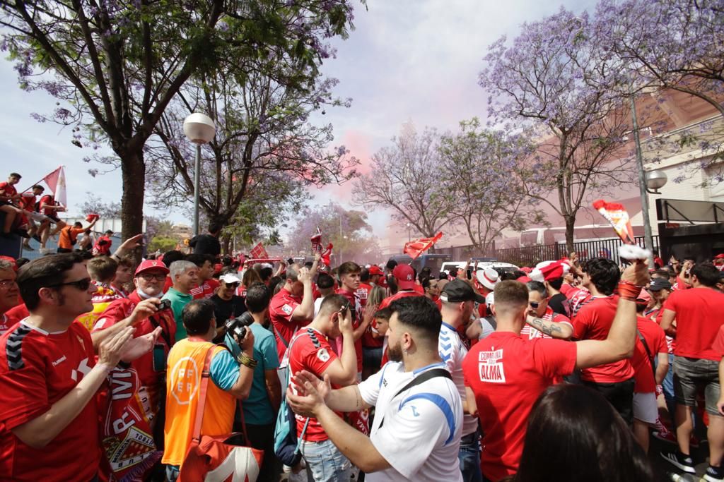 Ambiente y recibimiento a los jugadores antes del Peña Deportiva - Real Murcia