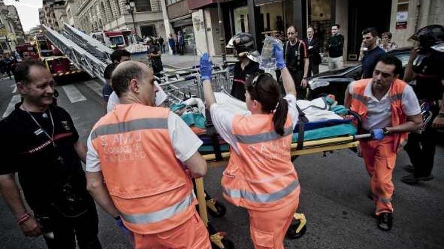 Dos mujeres heridas al fallar un montacargas en Alicante