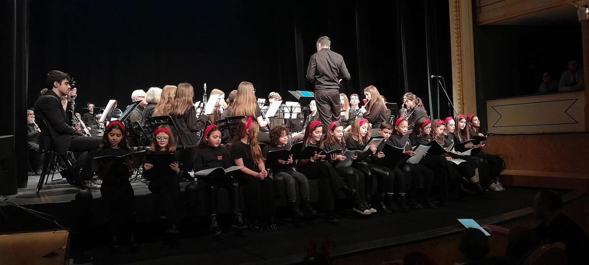 GALERÍA | El Festival de Navidad de los colegios y la Escuela de Música de Toro, en imágenes