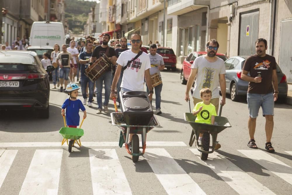 Chapuzón de carretilla en Vila de Cruces. // Bernabé | Ana Agra